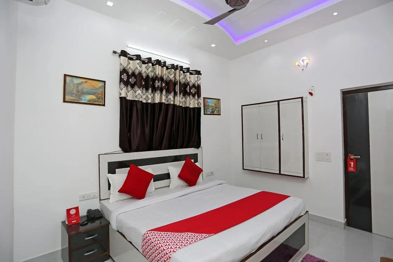 ***  Hotel Rest Palace Агра Индия